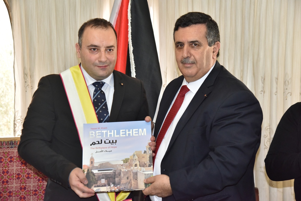 تعيين رئيس بلدية بيت لحم عضواً  أكاديمياً  فخرياً في أكاديمية بونيفاتشانا الإيطالية 