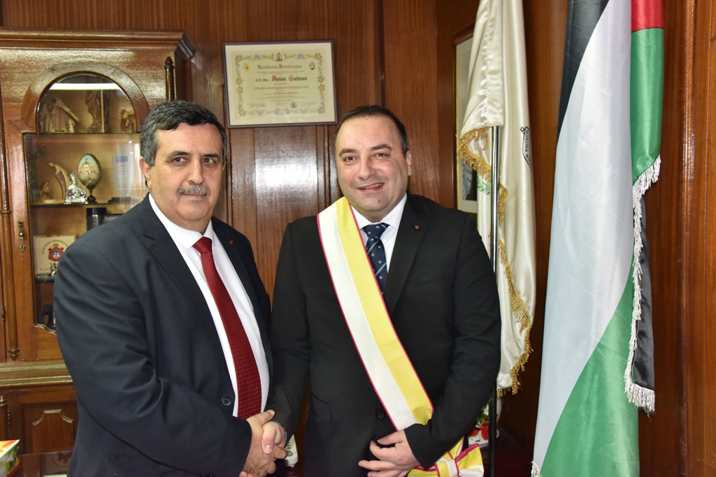 تعيين رئيس بلدية بيت لحم عضواً  أكاديمياً  فخرياً في أكاديمية بونيفاتشانا الإيطالية 