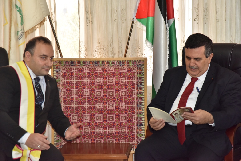 تعيين رئيس بلدية بيت لحم عضواً  أكاديمياً  فخرياً في أكاديمية بونيفاتشانا الإيطالية 