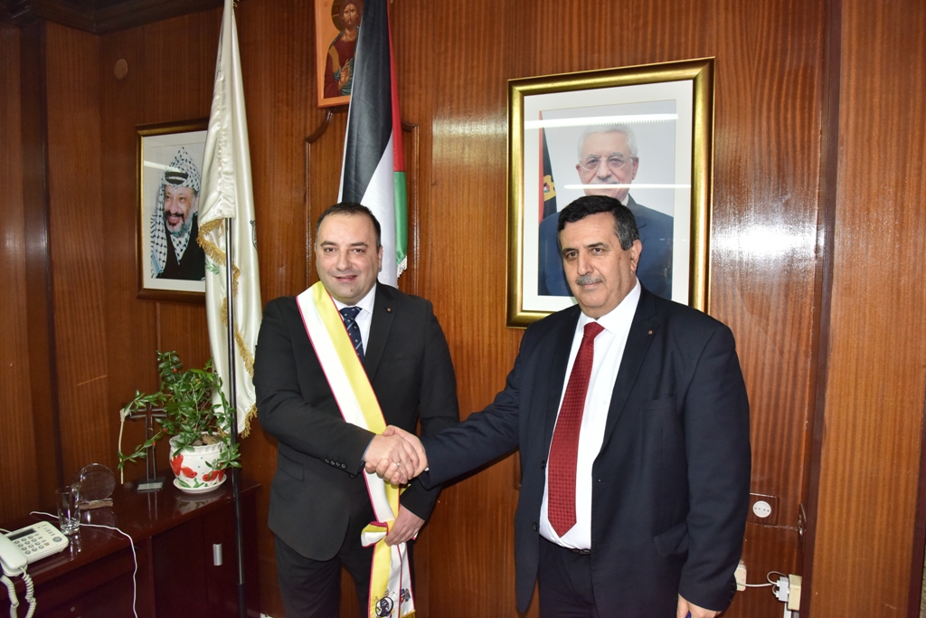 تعيين رئيس بلدية بيت لحم عضواً  أكاديمياً  فخرياً في أكاديمية بونيفاتشانا الإيطالية 