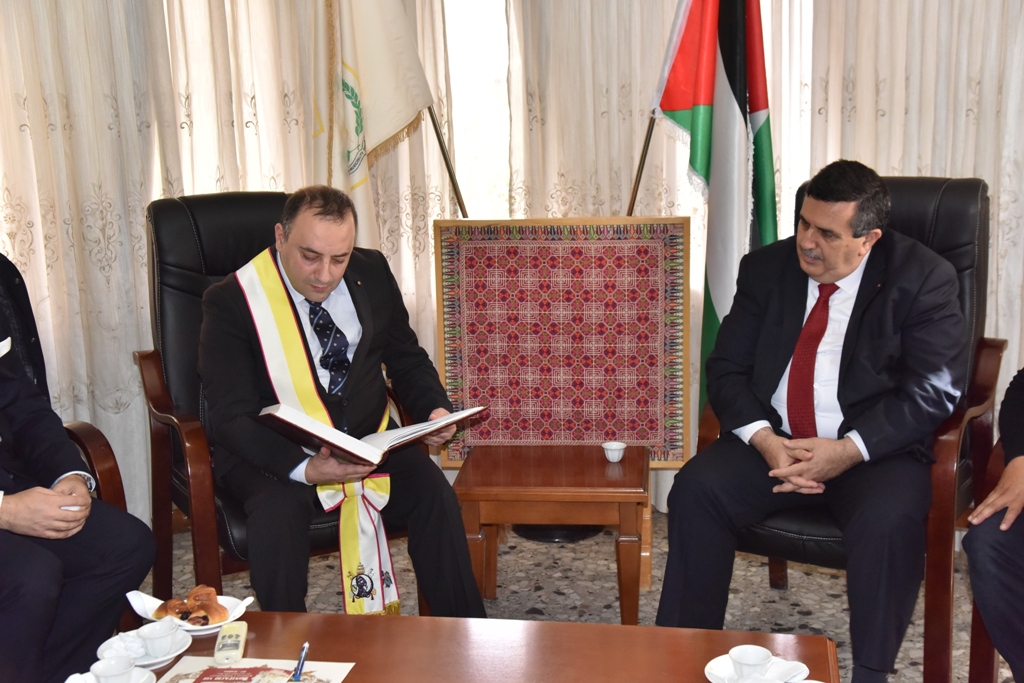 تعيين رئيس بلدية بيت لحم عضواً  أكاديمياً  فخرياً في أكاديمية بونيفاتشانا الإيطالية 