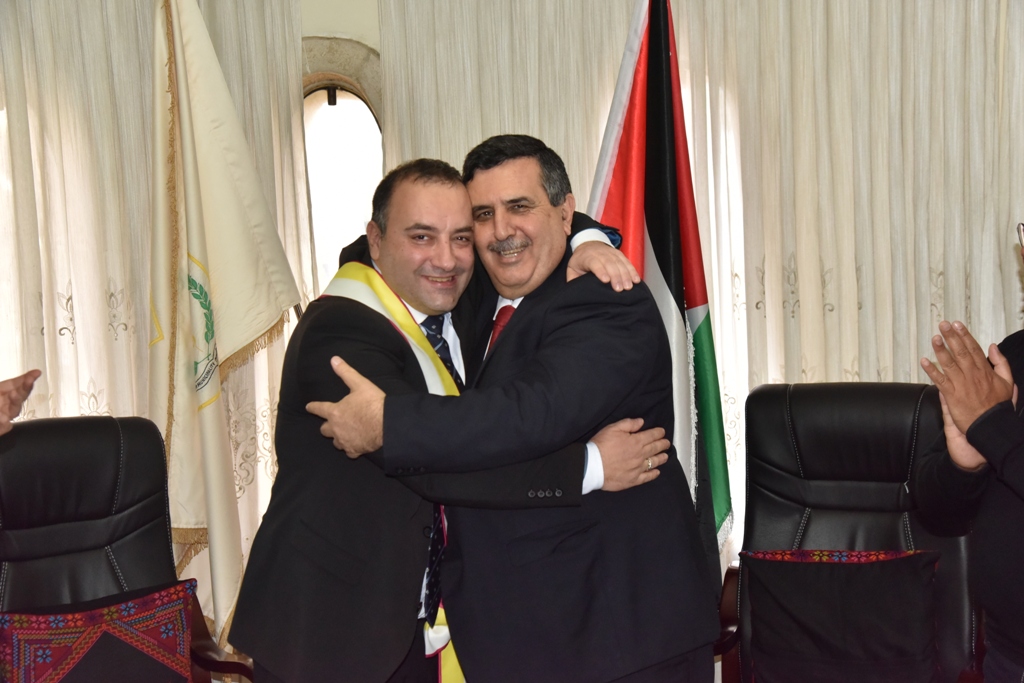 تعيين رئيس بلدية بيت لحم عضواً  أكاديمياً  فخرياً في أكاديمية بونيفاتشانا الإيطالية 
