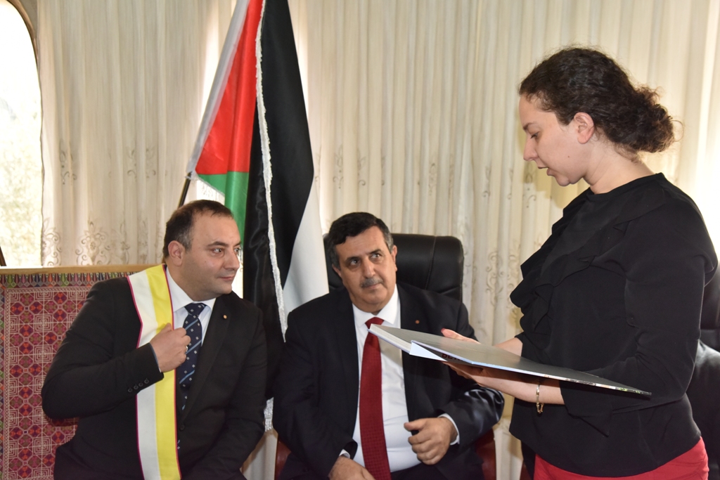 تعيين رئيس بلدية بيت لحم عضواً  أكاديمياً  فخرياً في أكاديمية بونيفاتشانا الإيطالية 