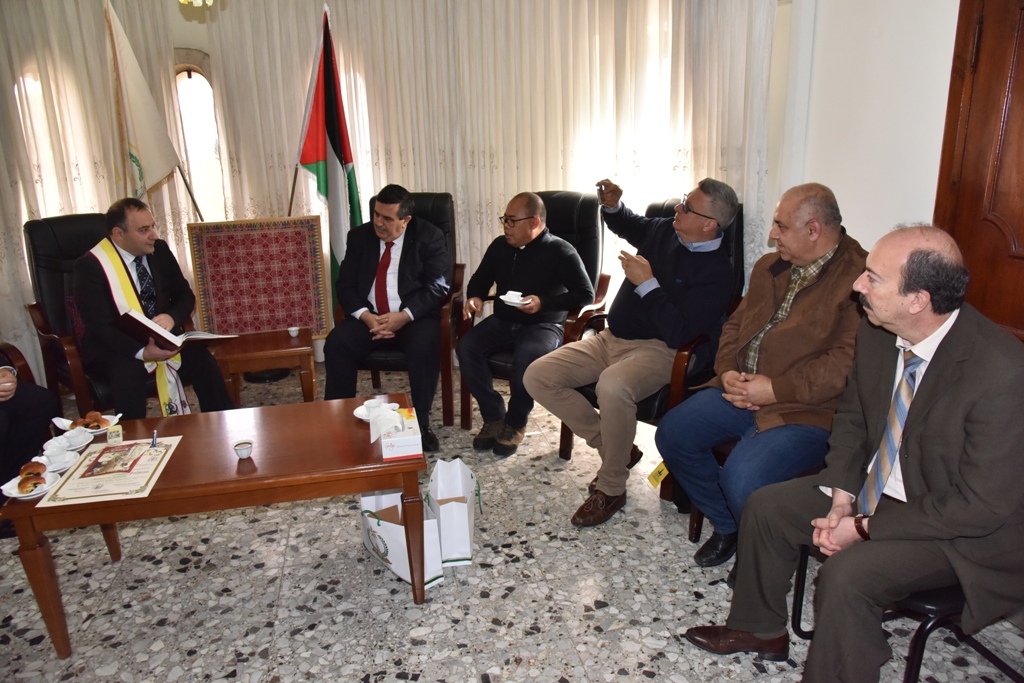 تعيين رئيس بلدية بيت لحم عضواً  أكاديمياً  فخرياً في أكاديمية بونيفاتشانا الإيطالية 