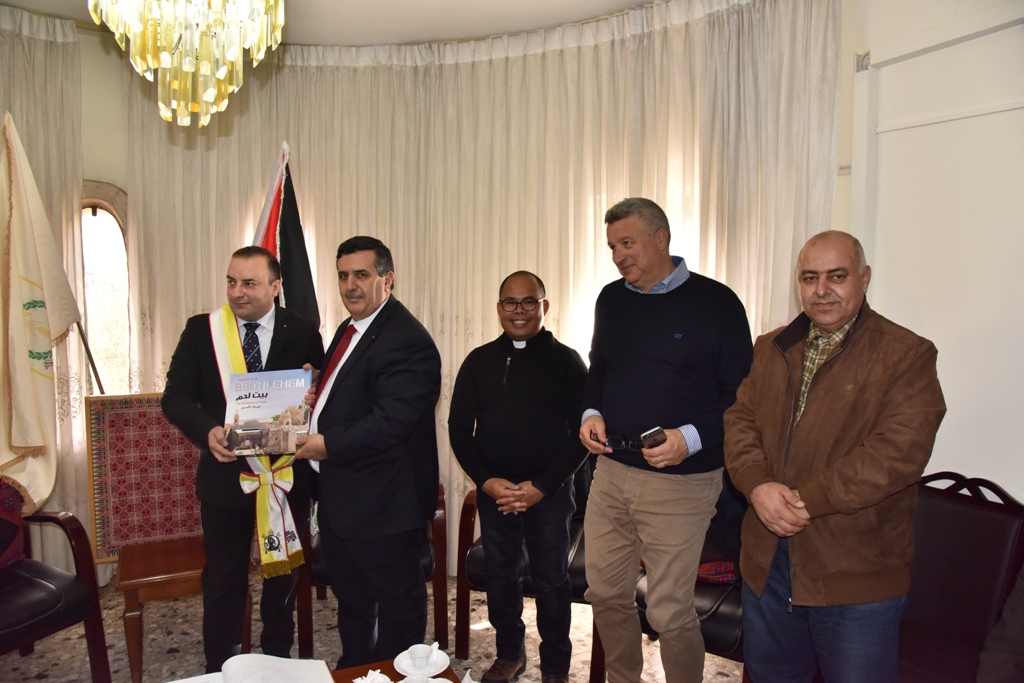 تعيين رئيس بلدية بيت لحم عضواً  أكاديمياً  فخرياً في أكاديمية بونيفاتشانا الإيطالية 