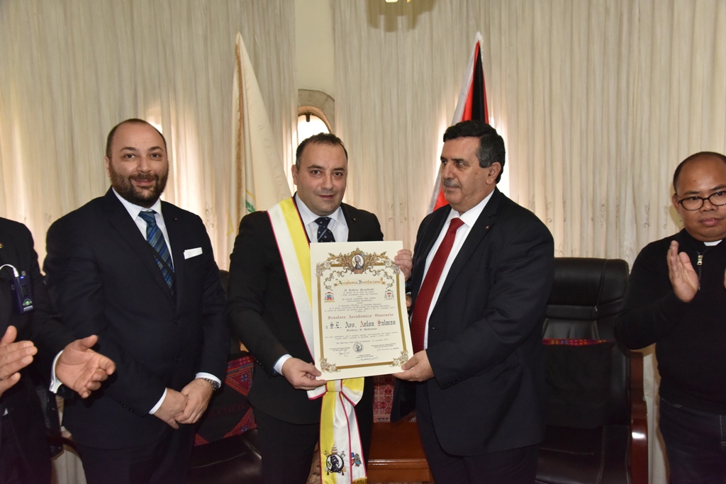 تعيين رئيس بلدية بيت لحم عضواً  أكاديمياً  فخرياً في أكاديمية بونيفاتشانا الإيطالية 