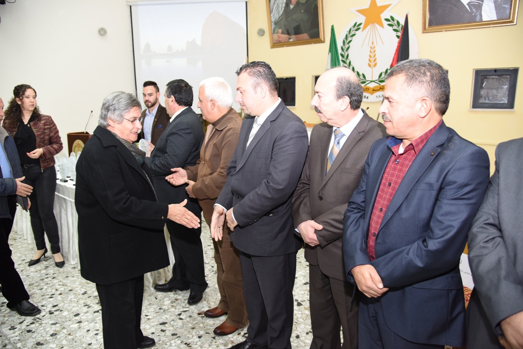 رئيس وأعضاء مجلس بلدية بيت لحم يكرمون رؤساء وأعضاء المجالس البلدية السابقة (1972-2017) والموظفين المتقاعدين وتوقيع اتفاقية توأمة بين بلديتي بيت لحم وكاستلنوفو دي بورتو الإيطالية