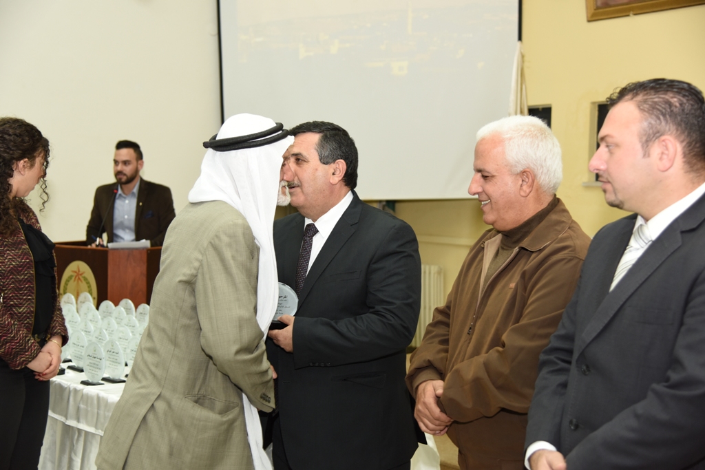 رئيس وأعضاء مجلس بلدية بيت لحم يكرمون رؤساء وأعضاء المجالس البلدية السابقة (1972-2017) والموظفين المتقاعدين وتوقيع اتفاقية توأمة بين بلديتي بيت لحم وكاستلنوفو دي بورتو الإيطالية