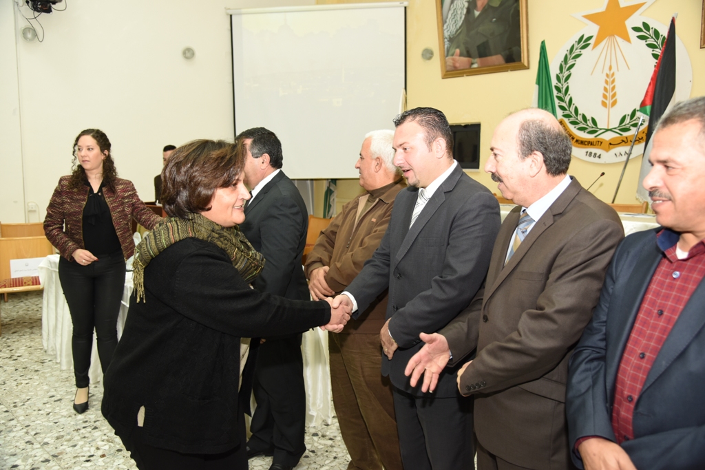 رئيس وأعضاء مجلس بلدية بيت لحم يكرمون رؤساء وأعضاء المجالس البلدية السابقة (1972-2017) والموظفين المتقاعدين وتوقيع اتفاقية توأمة بين بلديتي بيت لحم وكاستلنوفو دي بورتو الإيطالية