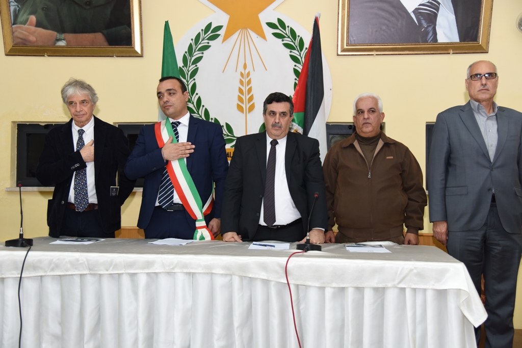 رئيس وأعضاء مجلس بلدية بيت لحم يكرمون رؤساء وأعضاء المجالس البلدية السابقة (1972-2017) والموظفين المتقاعدين وتوقيع اتفاقية توأمة بين بلديتي بيت لحم وكاستلنوفو دي بورتو الإيطالية