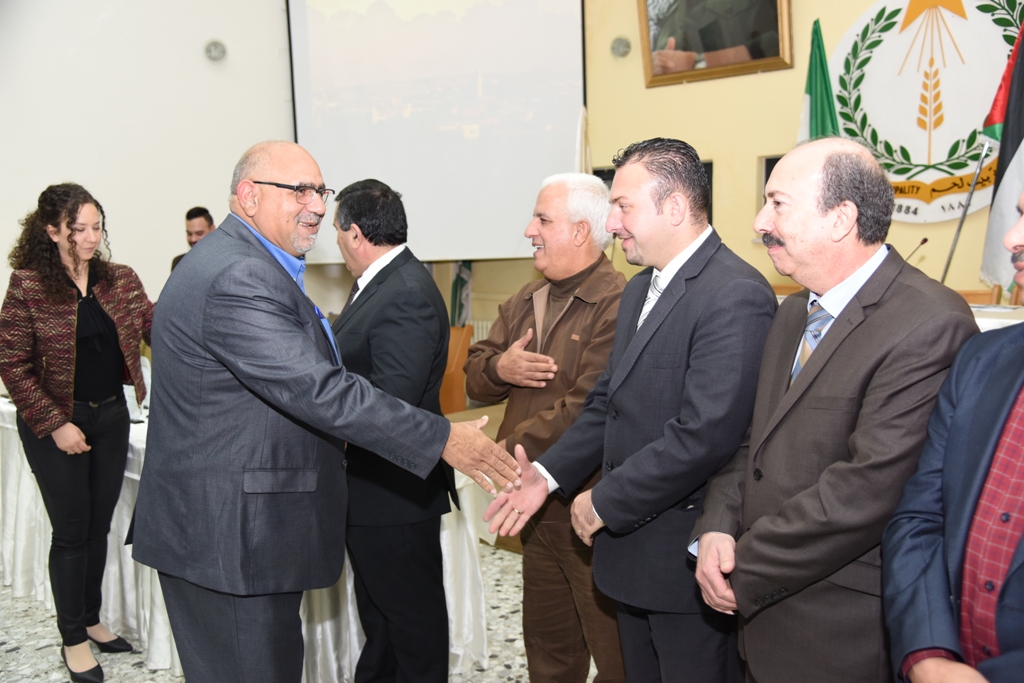 رئيس وأعضاء مجلس بلدية بيت لحم يكرمون رؤساء وأعضاء المجالس البلدية السابقة (1972-2017) والموظفين المتقاعدين وتوقيع اتفاقية توأمة بين بلديتي بيت لحم وكاستلنوفو دي بورتو الإيطالية