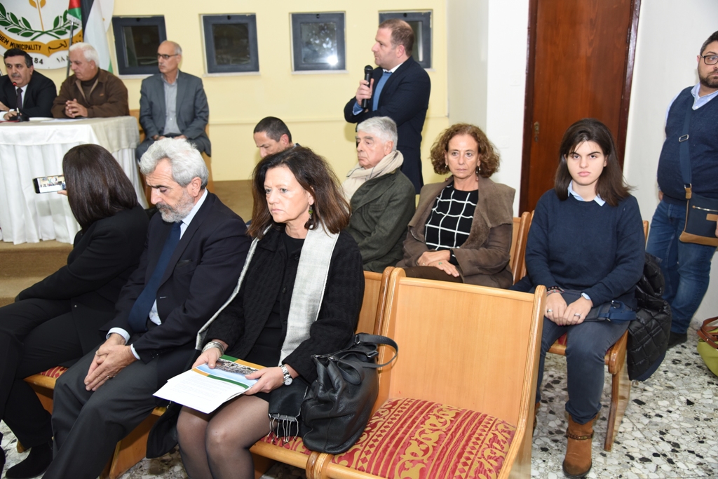 رئيس وأعضاء مجلس بلدية بيت لحم يكرمون رؤساء وأعضاء المجالس البلدية السابقة (1972-2017) والموظفين المتقاعدين وتوقيع اتفاقية توأمة بين بلديتي بيت لحم وكاستلنوفو دي بورتو الإيطالية