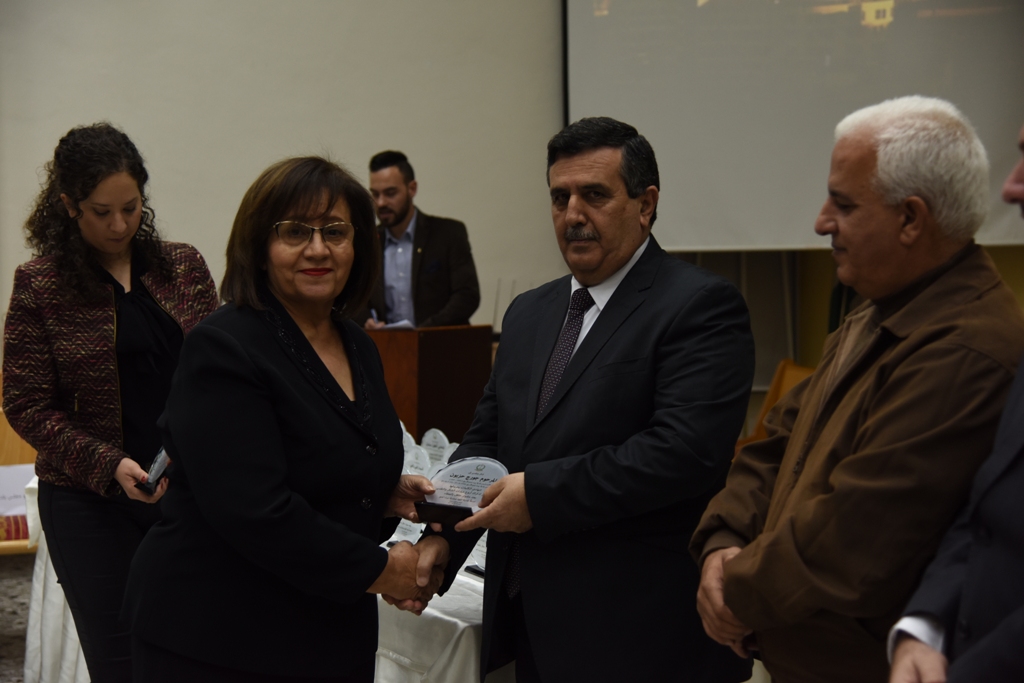 رئيس وأعضاء مجلس بلدية بيت لحم يكرمون رؤساء وأعضاء المجالس البلدية السابقة (1972-2017) والموظفين المتقاعدين وتوقيع اتفاقية توأمة بين بلديتي بيت لحم وكاستلنوفو دي بورتو الإيطالية