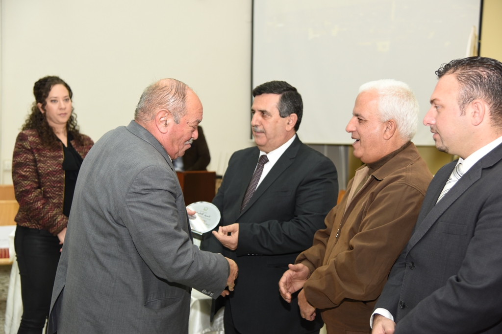 رئيس وأعضاء مجلس بلدية بيت لحم يكرمون رؤساء وأعضاء المجالس البلدية السابقة (1972-2017) والموظفين المتقاعدين وتوقيع اتفاقية توأمة بين بلديتي بيت لحم وكاستلنوفو دي بورتو الإيطالية