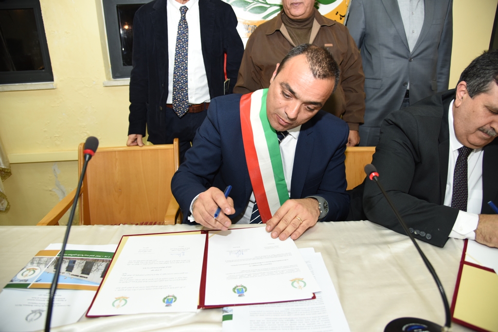 رئيس وأعضاء مجلس بلدية بيت لحم يكرمون رؤساء وأعضاء المجالس البلدية السابقة (1972-2017) والموظفين المتقاعدين وتوقيع اتفاقية توأمة بين بلديتي بيت لحم وكاستلنوفو دي بورتو الإيطالية