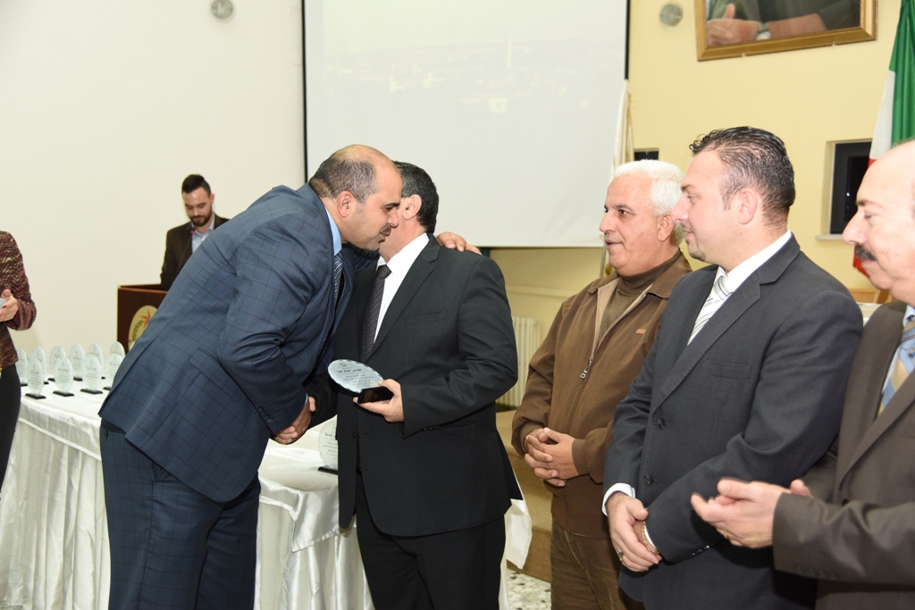 رئيس وأعضاء مجلس بلدية بيت لحم يكرمون رؤساء وأعضاء المجالس البلدية السابقة (1972-2017) والموظفين المتقاعدين وتوقيع اتفاقية توأمة بين بلديتي بيت لحم وكاستلنوفو دي بورتو الإيطالية