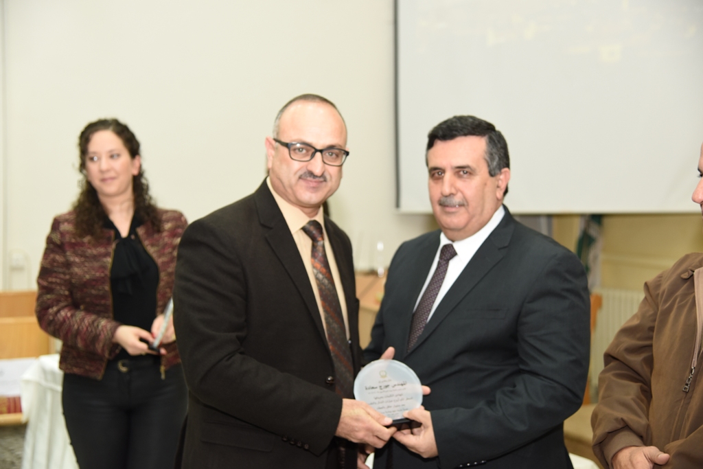 رئيس وأعضاء مجلس بلدية بيت لحم يكرمون رؤساء وأعضاء المجالس البلدية السابقة (1972-2017) والموظفين المتقاعدين وتوقيع اتفاقية توأمة بين بلديتي بيت لحم وكاستلنوفو دي بورتو الإيطالية