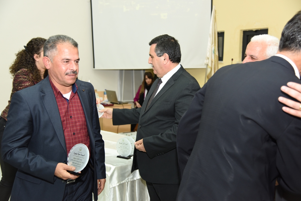 رئيس وأعضاء مجلس بلدية بيت لحم يكرمون رؤساء وأعضاء المجالس البلدية السابقة (1972-2017) والموظفين المتقاعدين وتوقيع اتفاقية توأمة بين بلديتي بيت لحم وكاستلنوفو دي بورتو الإيطالية