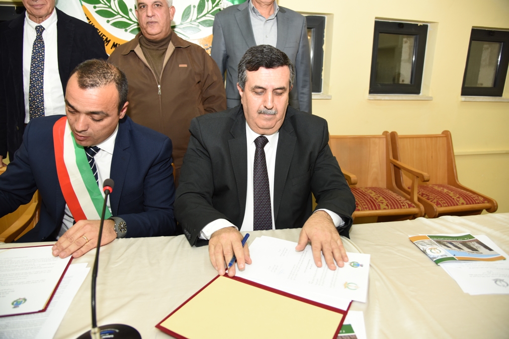 رئيس وأعضاء مجلس بلدية بيت لحم يكرمون رؤساء وأعضاء المجالس البلدية السابقة (1972-2017) والموظفين المتقاعدين وتوقيع اتفاقية توأمة بين بلديتي بيت لحم وكاستلنوفو دي بورتو الإيطالية