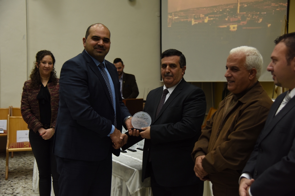 رئيس وأعضاء مجلس بلدية بيت لحم يكرمون رؤساء وأعضاء المجالس البلدية السابقة (1972-2017) والموظفين المتقاعدين وتوقيع اتفاقية توأمة بين بلديتي بيت لحم وكاستلنوفو دي بورتو الإيطالية