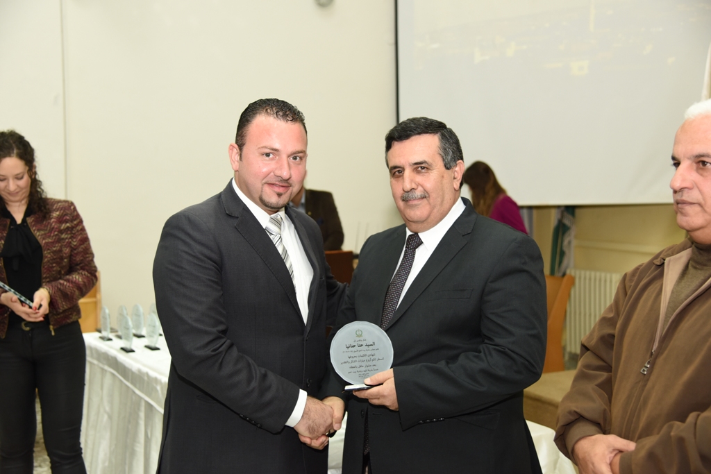 رئيس وأعضاء مجلس بلدية بيت لحم يكرمون رؤساء وأعضاء المجالس البلدية السابقة (1972-2017) والموظفين المتقاعدين وتوقيع اتفاقية توأمة بين بلديتي بيت لحم وكاستلنوفو دي بورتو الإيطالية