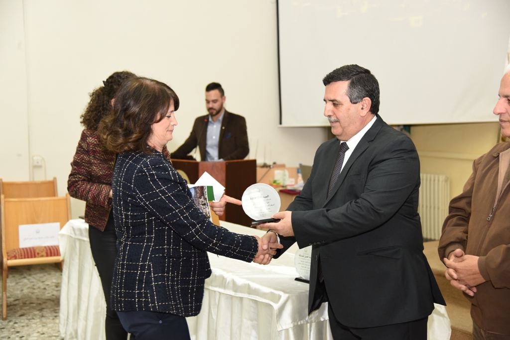 رئيس وأعضاء مجلس بلدية بيت لحم يكرمون رؤساء وأعضاء المجالس البلدية السابقة (1972-2017) والموظفين المتقاعدين وتوقيع اتفاقية توأمة بين بلديتي بيت لحم وكاستلنوفو دي بورتو الإيطالية