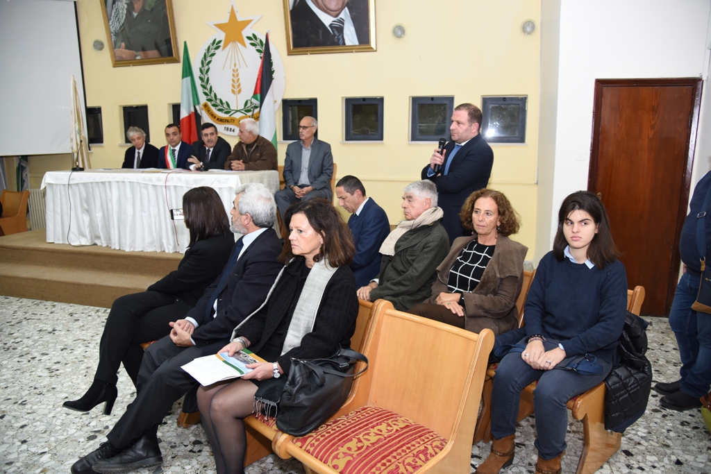 رئيس وأعضاء مجلس بلدية بيت لحم يكرمون رؤساء وأعضاء المجالس البلدية السابقة (1972-2017) والموظفين المتقاعدين وتوقيع اتفاقية توأمة بين بلديتي بيت لحم وكاستلنوفو دي بورتو الإيطالية