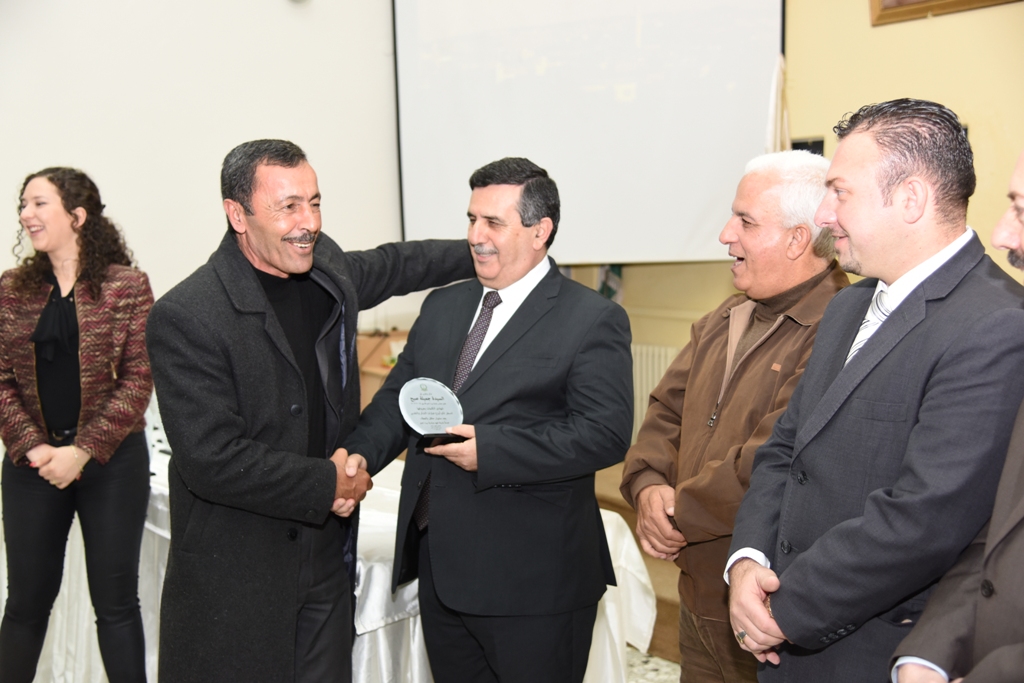 رئيس وأعضاء مجلس بلدية بيت لحم يكرمون رؤساء وأعضاء المجالس البلدية السابقة (1972-2017) والموظفين المتقاعدين وتوقيع اتفاقية توأمة بين بلديتي بيت لحم وكاستلنوفو دي بورتو الإيطالية