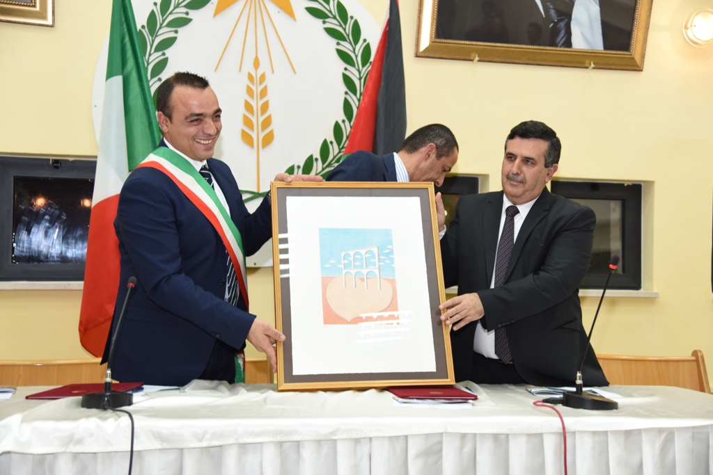 رئيس وأعضاء مجلس بلدية بيت لحم يكرمون رؤساء وأعضاء المجالس البلدية السابقة (1972-2017) والموظفين المتقاعدين وتوقيع اتفاقية توأمة بين بلديتي بيت لحم وكاستلنوفو دي بورتو الإيطالية