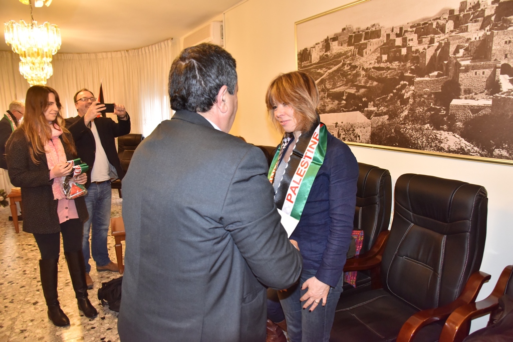 سلمان يستقبل وفدا إسكتلنديا من غلاسجو ويؤكد عمق العلاقات بين  الطرفين