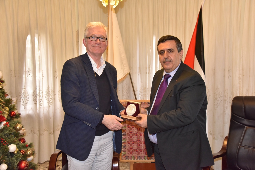 سلمان يستقبل وفدا إسكتلنديا من غلاسجو ويؤكد عمق العلاقات بين  الطرفين