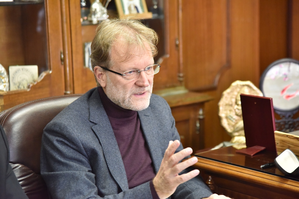 رئيس بلدية بيت لحم يستقبل مدير مكتب منظمة الصحة العالمية ويبحثان سبل التعاون المشترك 