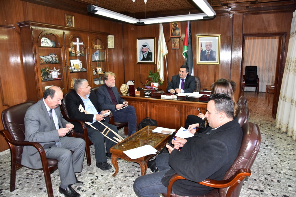 رئيس بلدية بيت لحم يستقبل مدير مكتب منظمة الصحة العالمية ويبحثان سبل التعاون المشترك 