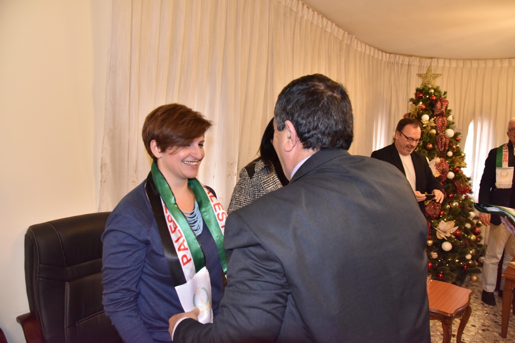 سلمان يستقبل وفدا إسكتلنديا من غلاسجو ويؤكد عمق العلاقات بين  الطرفين