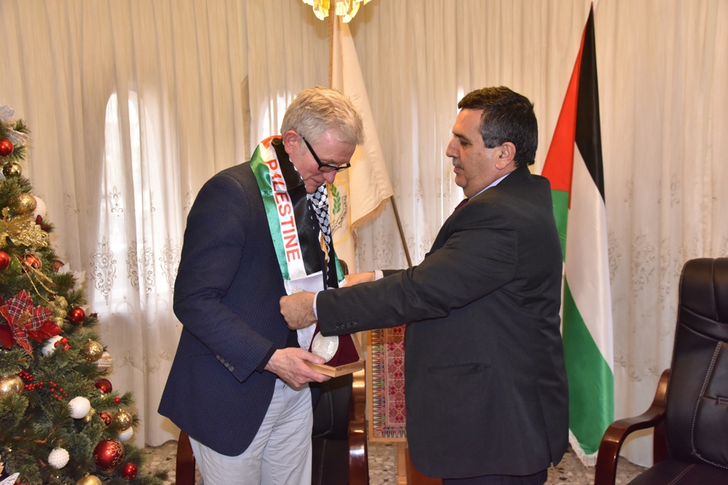 سلمان يستقبل وفدا إسكتلنديا من غلاسجو ويؤكد عمق العلاقات بين  الطرفين