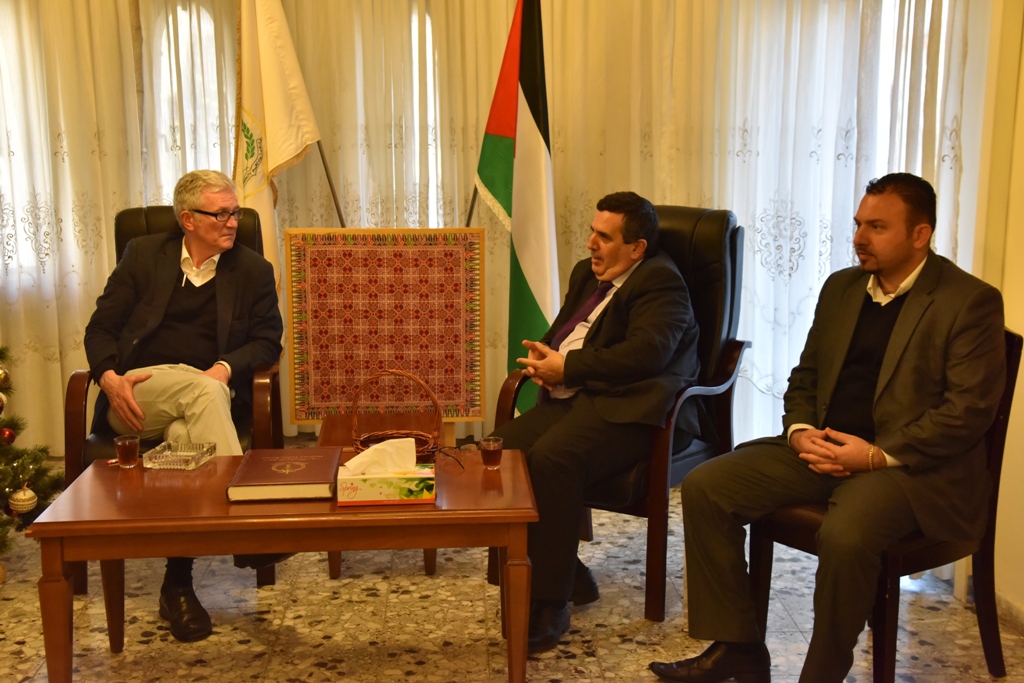 سلمان يستقبل وفدا إسكتلنديا من غلاسجو ويؤكد عمق العلاقات بين  الطرفين