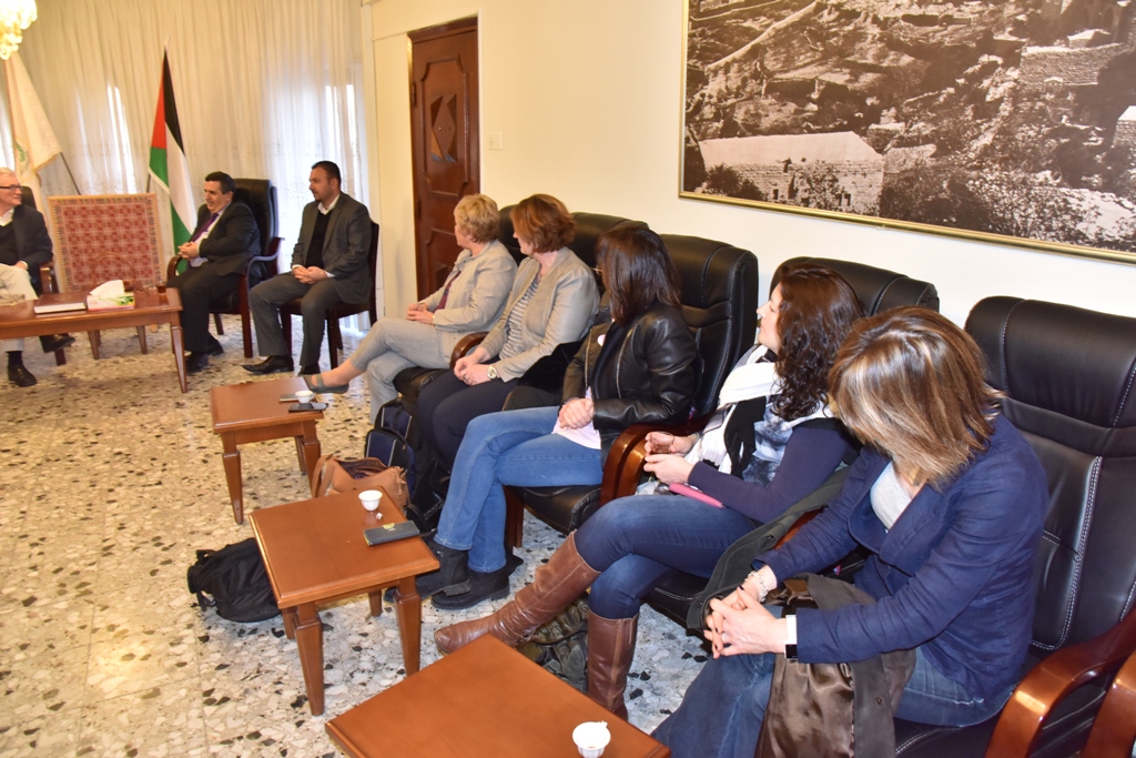 سلمان يستقبل وفدا إسكتلنديا من غلاسجو ويؤكد عمق العلاقات بين  الطرفين