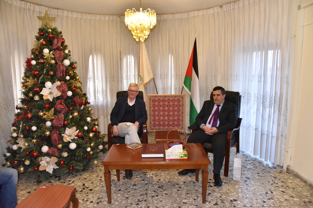 سلمان يستقبل وفدا إسكتلنديا من غلاسجو ويؤكد عمق العلاقات بين  الطرفين