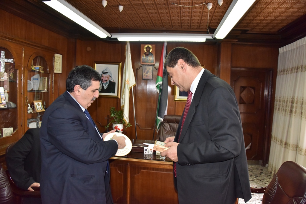 رئيس بلدية بيت لحم يستقبل ممثل رومانيا لدى دولة فلسطين