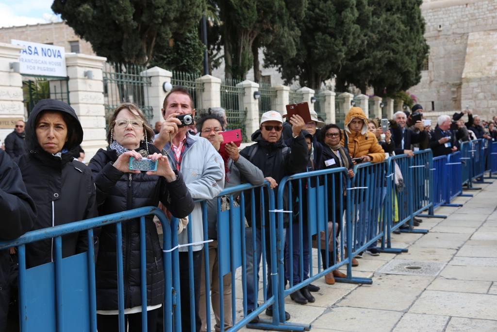 رئيس وأعضاء مجلس بلدية بيت لحم يشاركون في استقبال غبطة بطريرك الأرمن نورهان مانوجيان