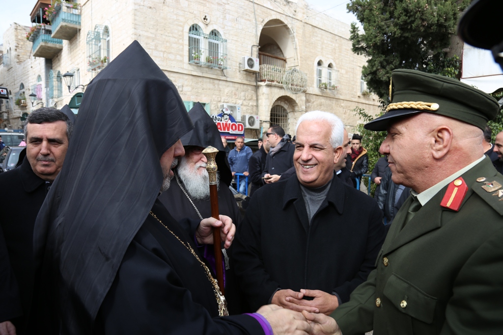 رئيس وأعضاء مجلس بلدية بيت لحم يشاركون في استقبال غبطة بطريرك الأرمن نورهان مانوجيان