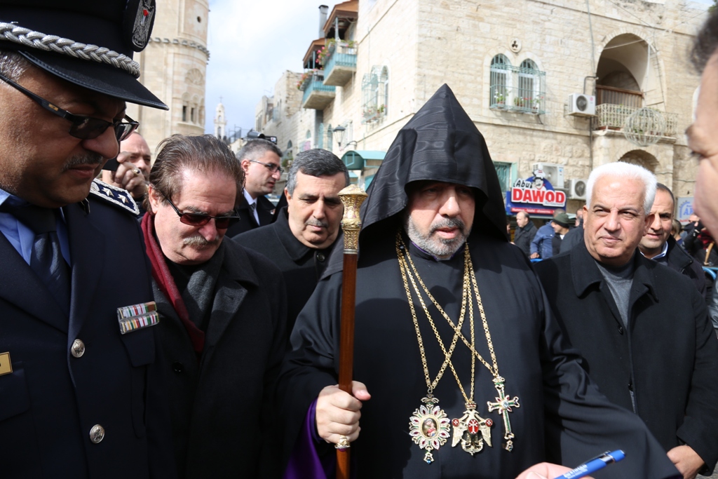 رئيس وأعضاء مجلس بلدية بيت لحم يشاركون في استقبال غبطة بطريرك الأرمن نورهان مانوجيان