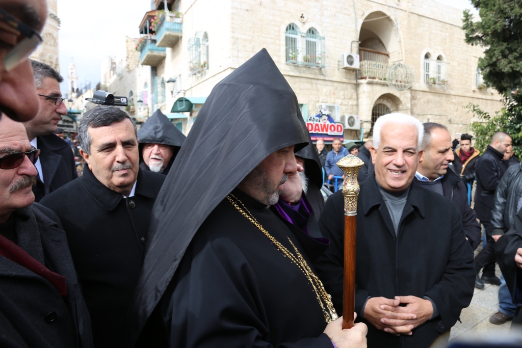 رئيس وأعضاء مجلس بلدية بيت لحم يشاركون في استقبال غبطة بطريرك الأرمن نورهان مانوجيان