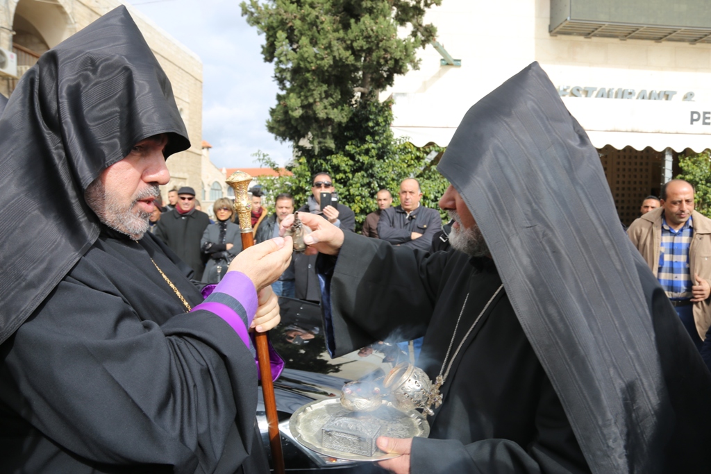 رئيس وأعضاء مجلس بلدية بيت لحم يشاركون في استقبال غبطة بطريرك الأرمن نورهان مانوجيان