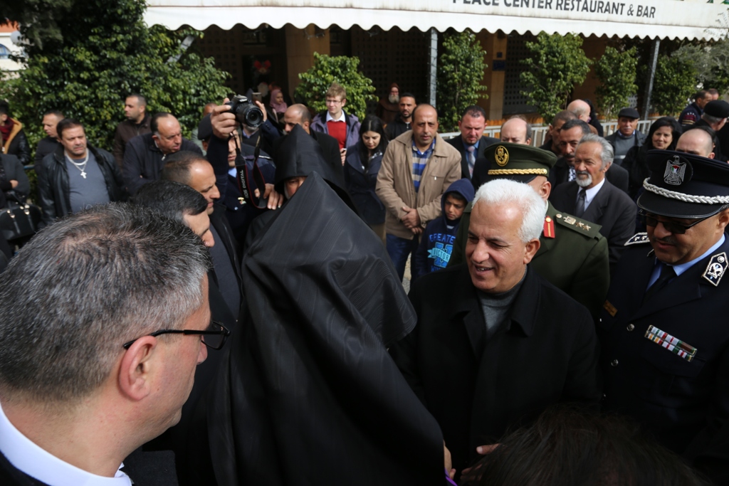 رئيس وأعضاء مجلس بلدية بيت لحم يشاركون في استقبال غبطة بطريرك الأرمن نورهان مانوجيان