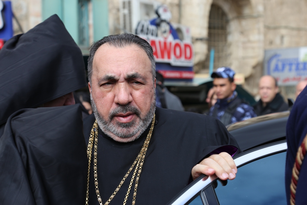 رئيس وأعضاء مجلس بلدية بيت لحم يشاركون في استقبال غبطة بطريرك الأرمن نورهان مانوجيان