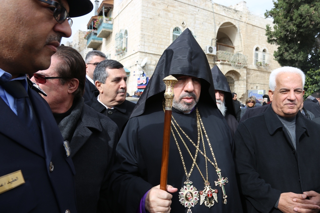 رئيس وأعضاء مجلس بلدية بيت لحم يشاركون في استقبال غبطة بطريرك الأرمن نورهان مانوجيان