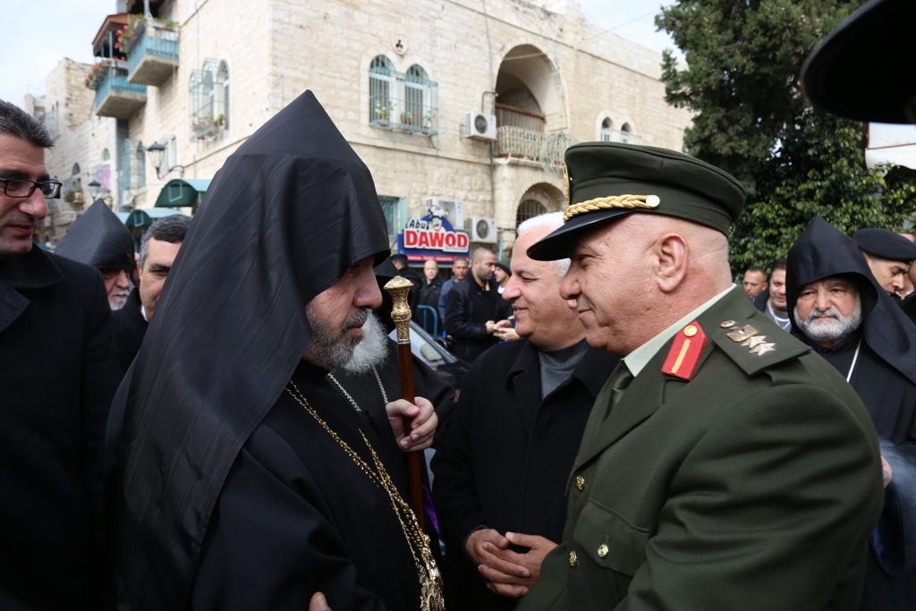 رئيس وأعضاء مجلس بلدية بيت لحم يشاركون في استقبال غبطة بطريرك الأرمن نورهان مانوجيان