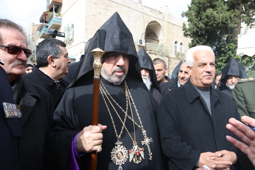 رئيس وأعضاء مجلس بلدية بيت لحم يشاركون في استقبال غبطة بطريرك الأرمن نورهان مانوجيان