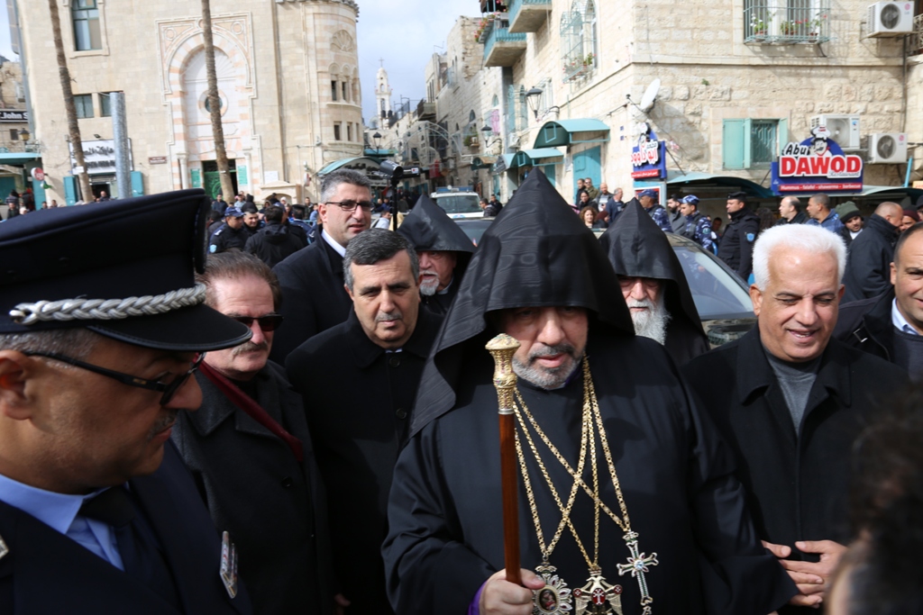 رئيس وأعضاء مجلس بلدية بيت لحم يشاركون في استقبال غبطة بطريرك الأرمن نورهان مانوجيان